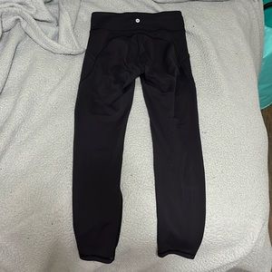 black lulu leggings w/ pockets